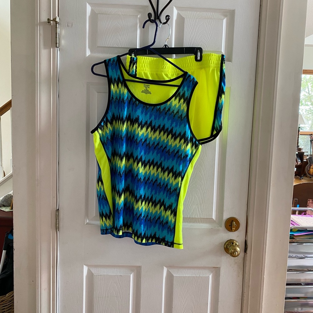 Jennifer Lauren tank top and matching shorts. Size 2x.